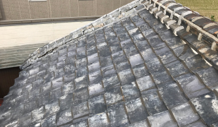 H工務店　A様邸　ガルバリウム鋼板　銀黒色立平３