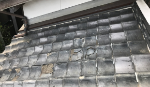 H工務店　A様邸　ガルバリウム鋼板　銀黒色立平５