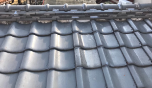 H工務店　T様邸　淡路産ハイシルバー色和形面取り瓦　差替工事３